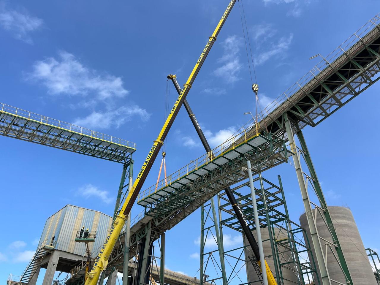 Grue mobile sur chantier BTP Casablanca Rabat Tanger - SM Grue